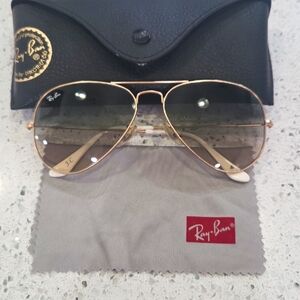 Ray-Ban Gold Frame Polorized Aviator Sunglasses
